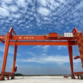 Project Case   Erection of Weihua Port Cranes at Jinhua Port  Author:weihua  Time:2022-12-15 15:12:18    Jinhua Port, as the core node of Jinhua City to link up with the Belt and Road initiative, has 